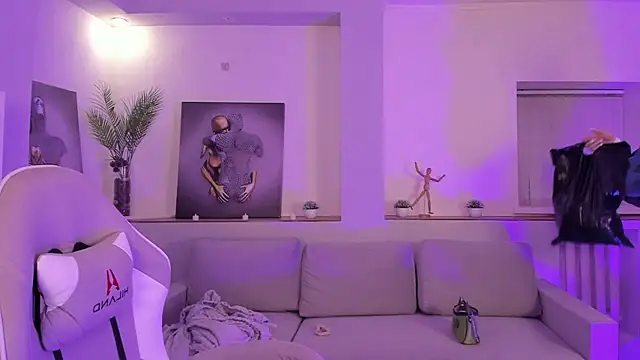 Snapshot of Madison_dolly chatting on February 15, 2:01 am Madison dolly online show from February 15, 2:01 am