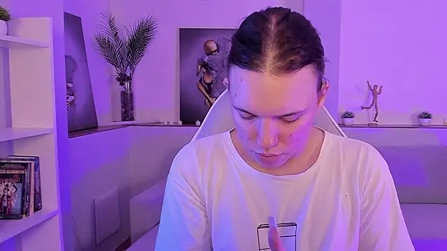 Snapshot of Madison_dolly chatting on February 28, 8:36 am Madison dolly online show from February 28, 8:36 am