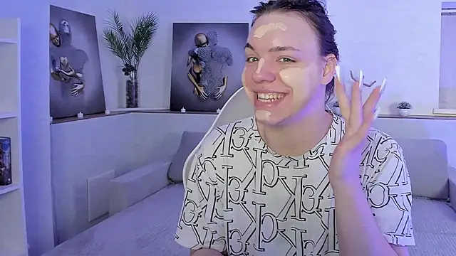 Snapshot of Madison_dolly chatting on February 3, 2:10 am Madison dolly online show from February 3, 2:10 am