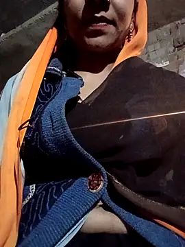 Snapshot of Lovely_sima chatting on February 5, 1:18 pm Lovely sima online show from February 5, 1:18 pm