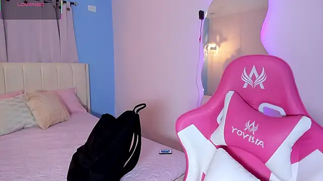 Snapshot of LOU_22_ chatting on February 19, 12:46 pm LOU 22 online show from February 19, 12:46 pm