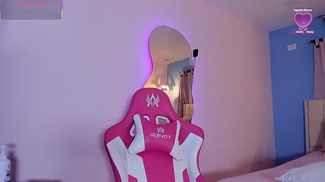 Snapshot of LOU_22_ chatting on February 10, 12:26 pm LOU 22 online show from February 10, 12:26 pm