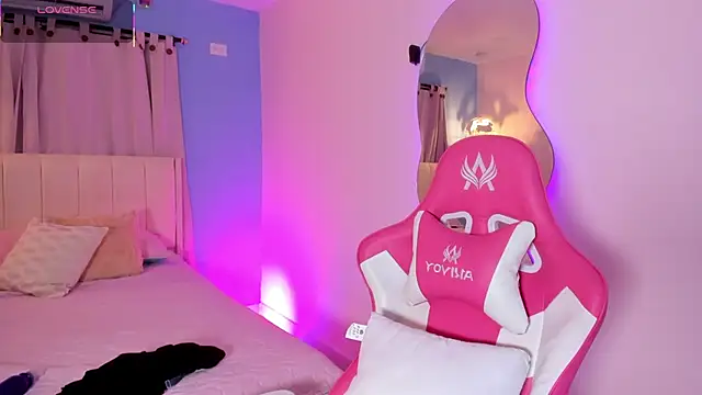 Snapshot of LOU_22_ chatting on February 21, 12:51 pm LOU 22 online show from February 21, 12:51 pm