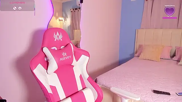 Snapshot of LOU_22_ chatting on February 7, 12:57 pm LOU 22 online show from February 7, 12:57 pm