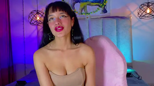Snapshot of madissonrousecs chatting on July 12, 2:23 am madissonrousecs online show from July 12, 2:23 am