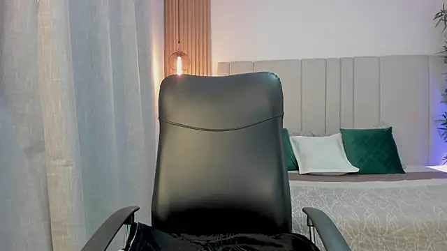 Snapshot of Victoria_Rosee chatting on June 3, 2:33 pm Victoria Rosee online show from June 3, 2:33 pm