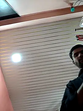 Snapshot of Darkintrovert chatting on February 1, 9:18 am Darkintrovert online show from February 1, 9:18 am