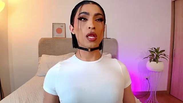 Snapshot of KarolPortellaa chatting on June 16, 12:43 am KarolPortellaa online show from June 16, 12:43 am