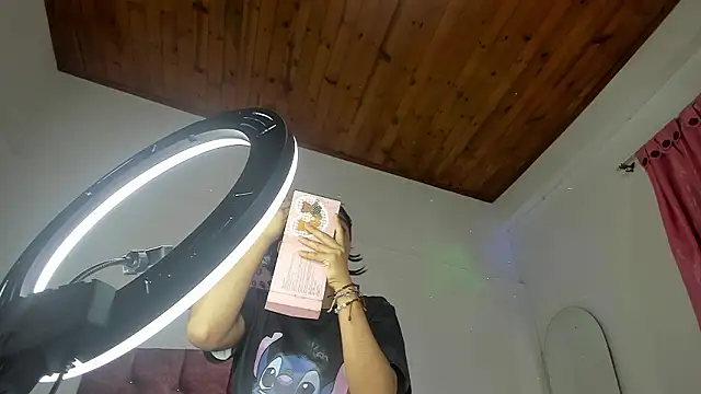 luna velveth online show from February 21, 1:40 am