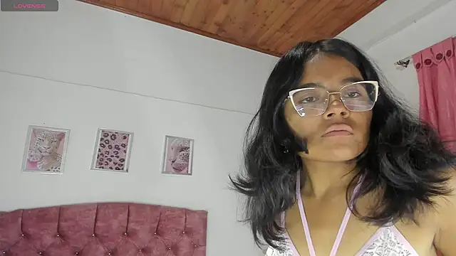 luna velveth online show from April 15, 10:32 am