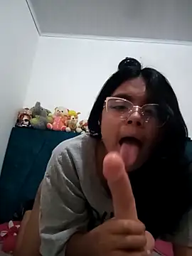 luna velveth online show from March 12, 5:28 pm