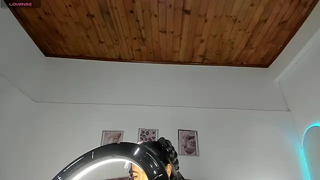 luna velveth online show from April 16, 10:38 am