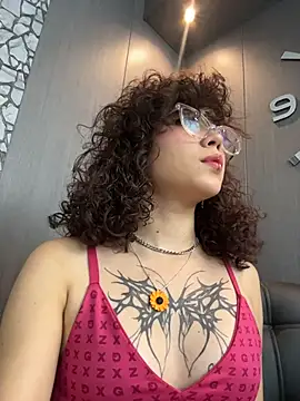 Snapshot of luci_butterfly chatting on February 4, 8:26 pm luci butterfly online show from February 4, 8:26 pm