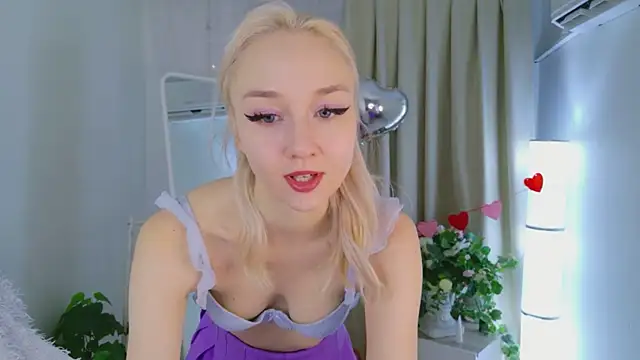 Audrey Kiss online show from February 12, 7:08 am