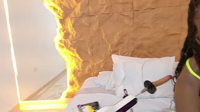 Nahomi Williams  online show from April 2, 12:45 pm