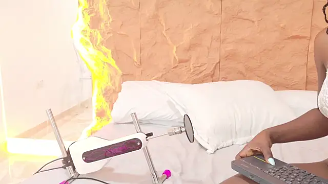 Nahomi Williams  online show from April 4, 12:23 pm