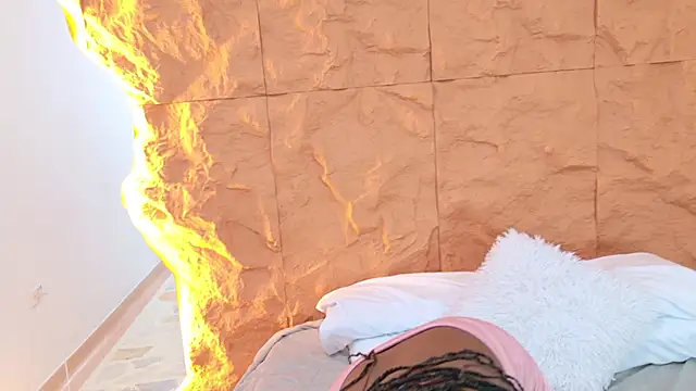 Nahomi Williams  online show from March 19, 12:49 pm