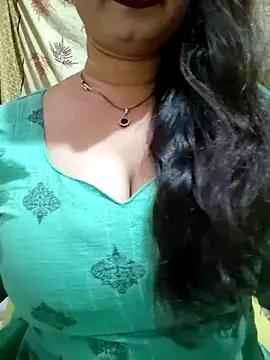 Snapshot of PARI51 chatting on May 10, 7:49 pm PARI51 online show from May 10, 7:49 pm