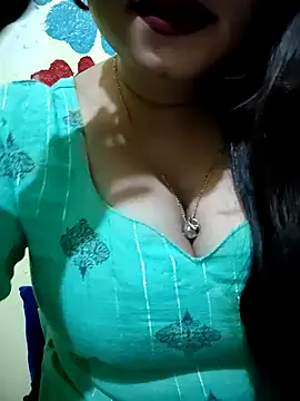 PARI51 online show from February 10, 7:02 pm