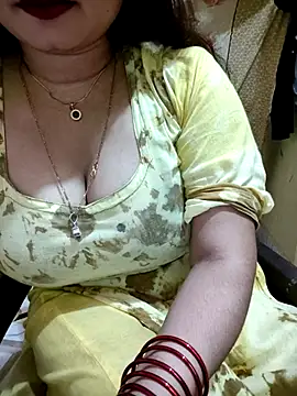 Snapshot of PARI51 chatting on June 6, 7:52 pm PARI51 online show from June 6, 7:52 pm