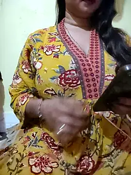 PARI51 online show from February 14, 8:20 pm