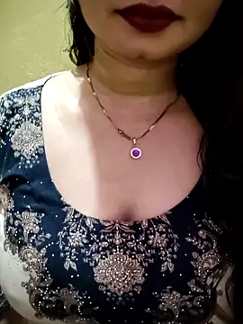 Snapshot of PARI51 chatting on May 6, 7:51 pm PARI51 online show from May 6, 7:51 pm