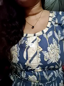 PARI51 online show from March 19, 8:20 pm