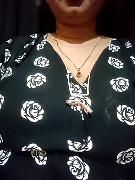 PARI51 online show from April 5, 8:26 pm