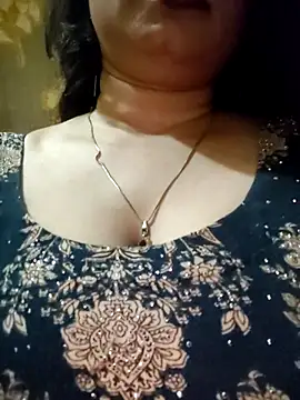 Snapshot of PARI51 chatting on June 30, 8:31 pm PARI51 online show from June 30, 8:31 pm