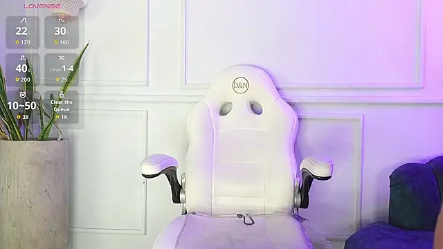 Lia Velez  online show from March 7, 3:50 pm