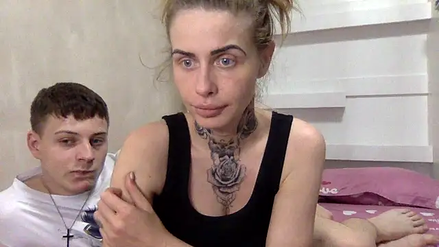 Carlos18loverboyfriend online show from April 1, 5:21 pm