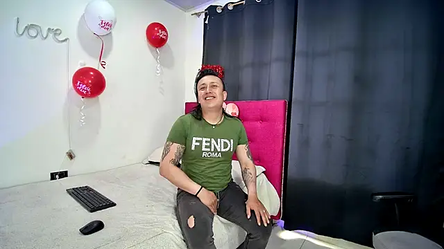 Snapshot of ZOEYJUAN_95 chatting on February 23, 8:09 pm ZOEYJUAN 95 online show from February 23, 8:09 pm