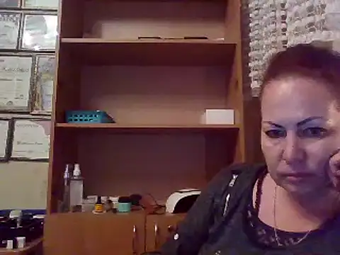 KrystalStyles online show from April 5, 5:30 pm