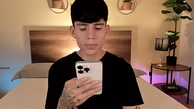 Snapshot of Angel_eros_ chatting on February 4, 8:04 pm Angel eros online show from February 4, 8:04 pm