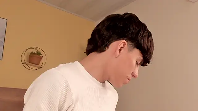 Snapshot of Angel_eros_ chatting on February 22, 12:40 pm Angel eros online show from February 22, 12:40 pm