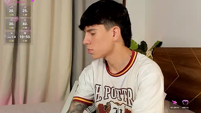 Snapshot of Angel_eros_ chatting on February 7, 5:04 am Angel eros online show from February 7, 5:04 am