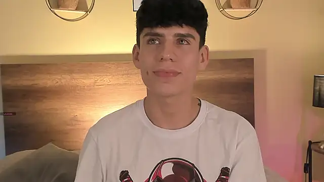 Snapshot of Angel_eros_ chatting on February 6, 5:25 am Angel eros online show from February 6, 5:25 am