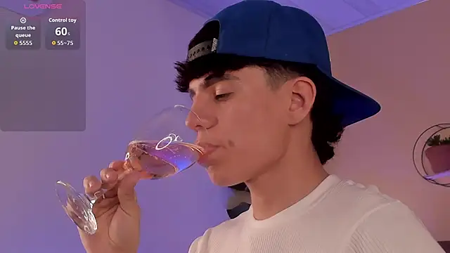 Snapshot of Angel_eros_ chatting on February 21, 8:22 pm Angel eros online show from February 21, 8:22 pm