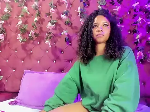 Lunaa Brunettee online show from February 5, 3:13 am