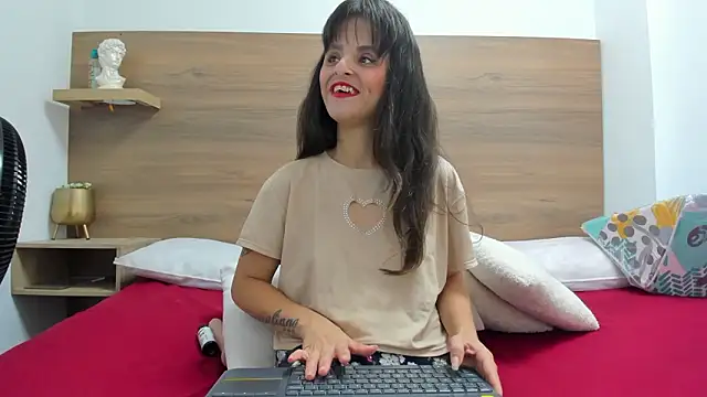 Snapshot of luz-miiaa chatting on February 23, 11:44 am luz-miiaa online show from February 23, 11:44 am