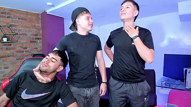 Snapshot of Bad_Boys777 chatting on February 27, 9:47 pm Bad Boys777 online show from February 27, 9:47 pm