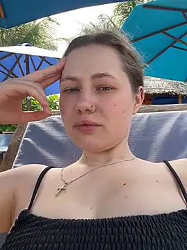 Snapshot of AsynaYuuki chatting on February 4, 7:25 am AsynaYuuki online show from February 4, 7:25 am