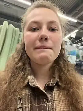 Snapshot of AsynaYuuki chatting on March 1, 4:18 pm AsynaYuuki online show from March 1, 4:18 pm