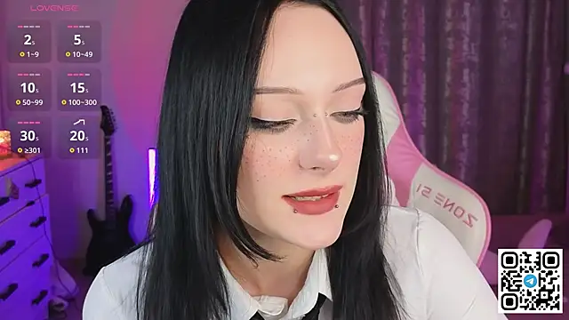 Snapshot of amyfallinlove chatting on February 23, 3:01 pm amyfallinlove online show from February 23, 3:01 pm