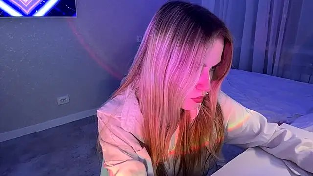 Between Eeys online show from March 29, 4:30 pm