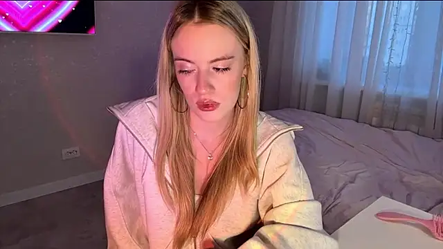 Between Eeys online show from March 11, 3:06 pm