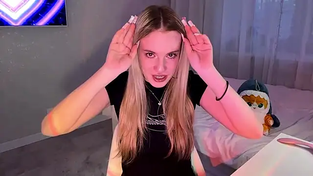 Between Eeys online show from March 20, 3:46 pm