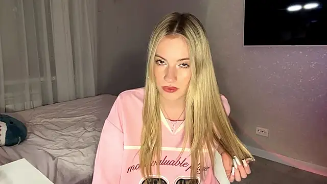 Snapshot of Between_Eeys chatting on February 2, 5:12 pm Between Eeys online show from February 2, 5:12 pm