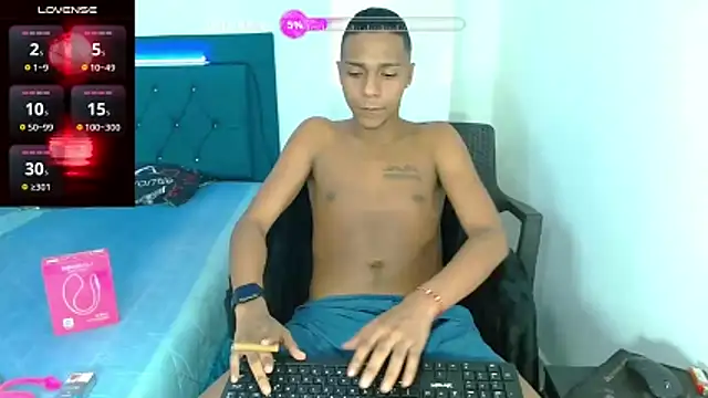 Snapshot of hotboyluxe chatting on June 19, 10:32 am hotboyluxe online show from June 19, 10:32 am