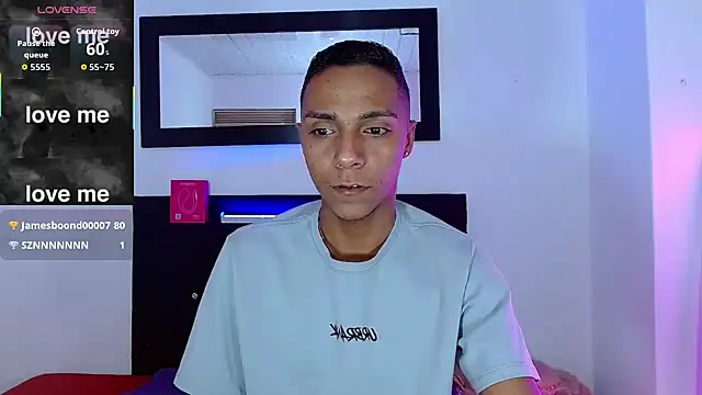 Snapshot of hotboyluxe chatting on July 8, 9:32 am hotboyluxe online show from July 8, 9:32 am